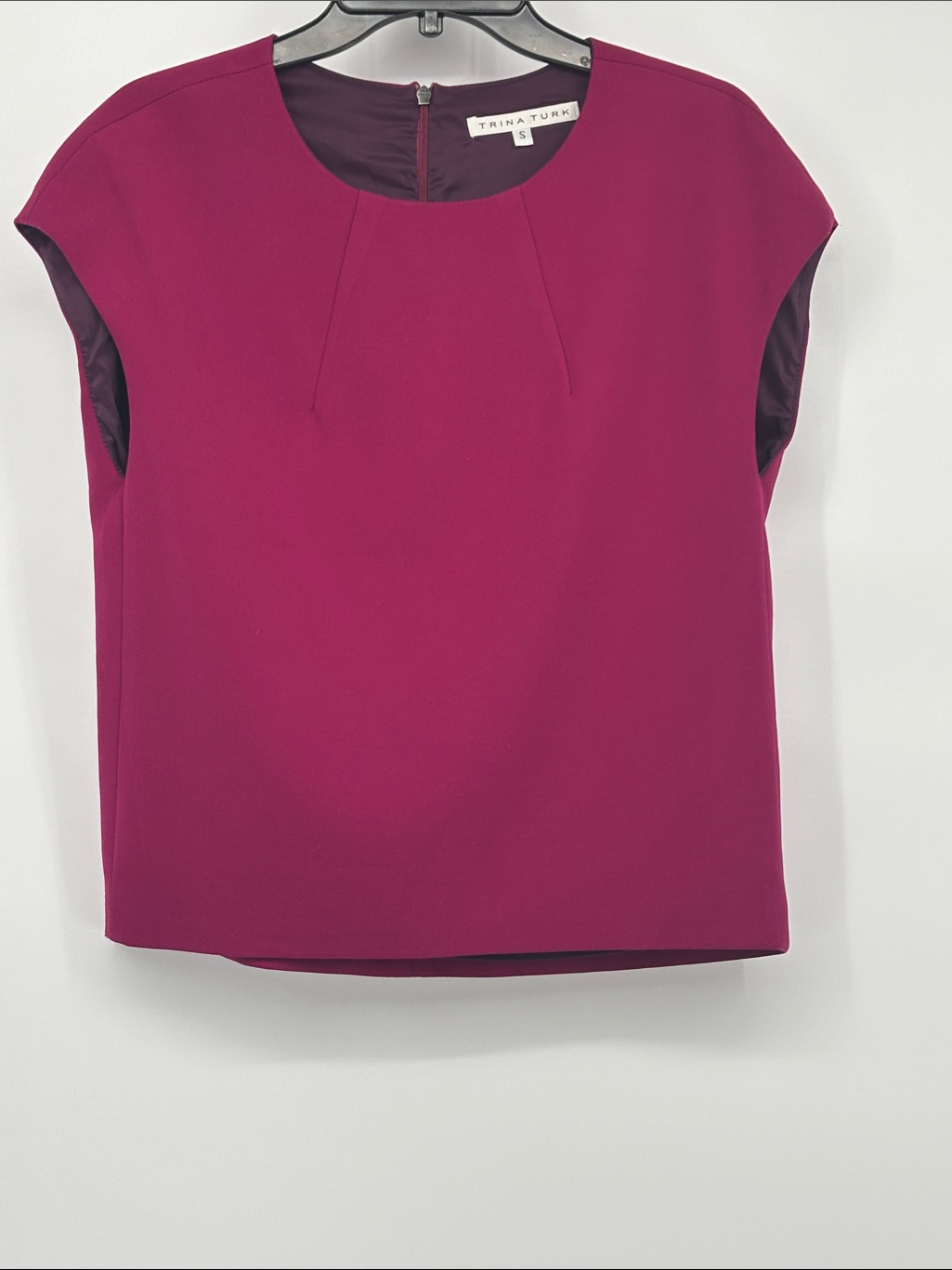 Trina Turk Berry Sleeveless Back Zip Lined Shirt Size Small